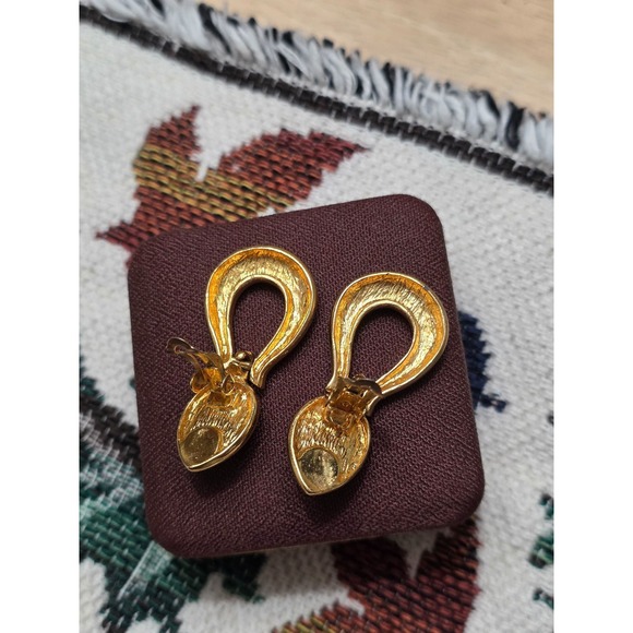 Vintage Gold Tone Faux Pearl Clip On Earrings Elegant Classic Statement - Picture 3 of 4